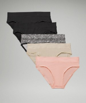 Ropa Interior Lululemon UnderEase Mid-Rise Bikini Underwear 5 Pack Mujer Negros Negros Rosas Blancos Beige Negros | 93407-MBNC