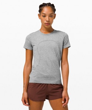 Short Lululemon Swiftly Breathe Short Sleeve Mujer Blancos | 46381-AVCN