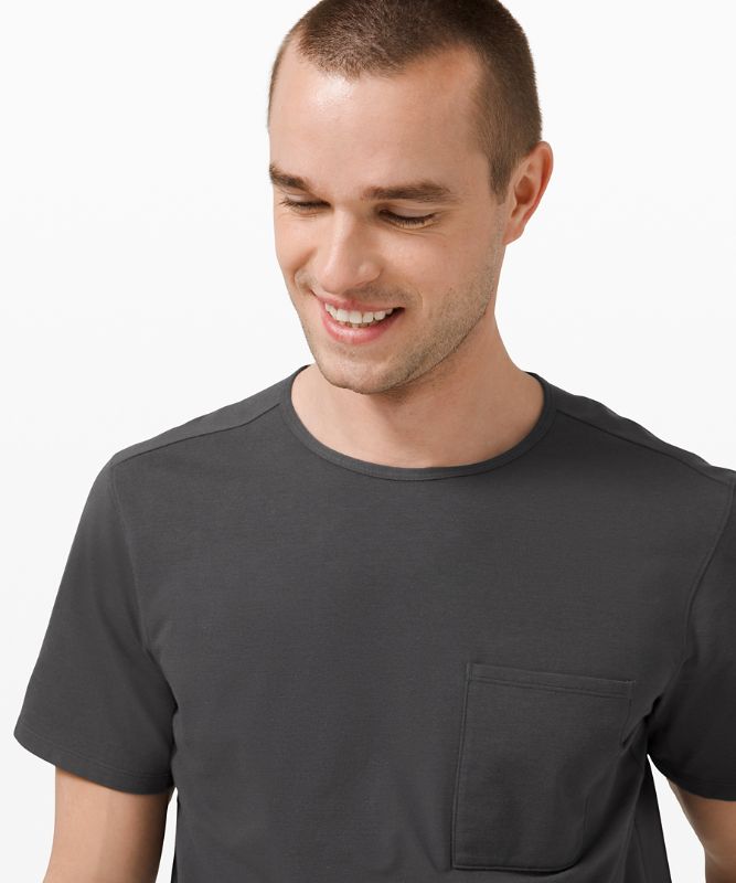 Camiseta Lululemon Chest Pocket Relaxed Fit T Hombre Grises Oscuro | 40632-FDZP