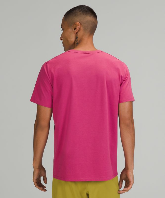 Camiseta Lululemon The Fundamental T Hombre Rosas | 64951-HOJS