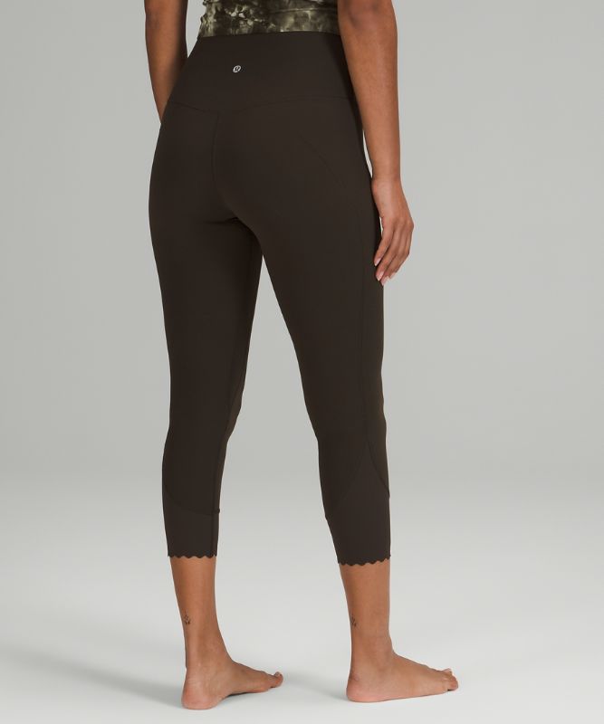 Pantalon Lululemon lululemon Align™ Scalloped Hem High-Rise Crop 23