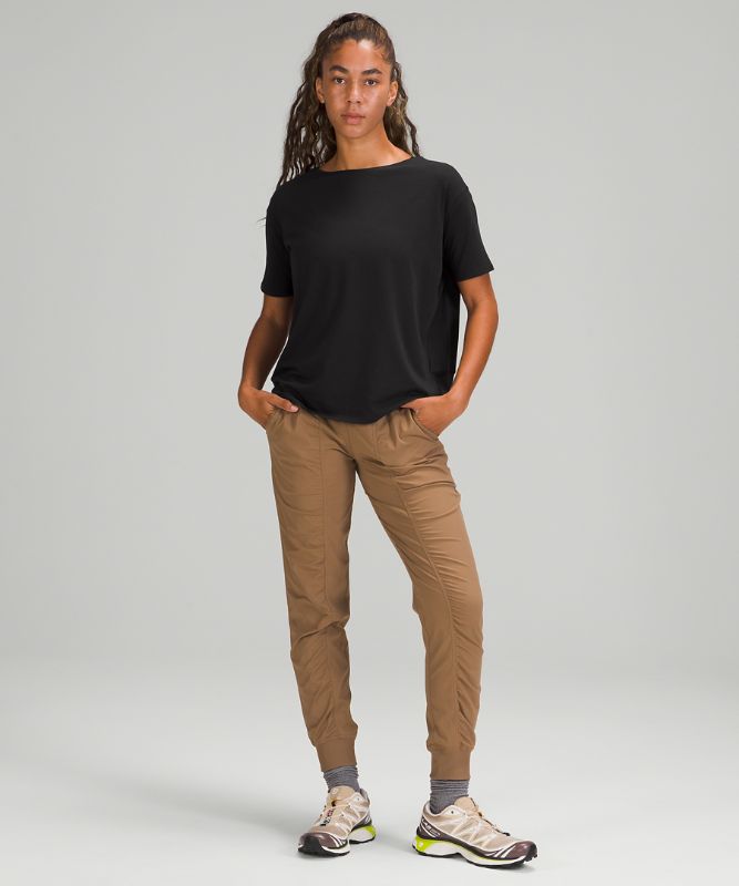 Short Lululemon Back in Action Short Sleeve Mujer Negros | 69028-EJMY